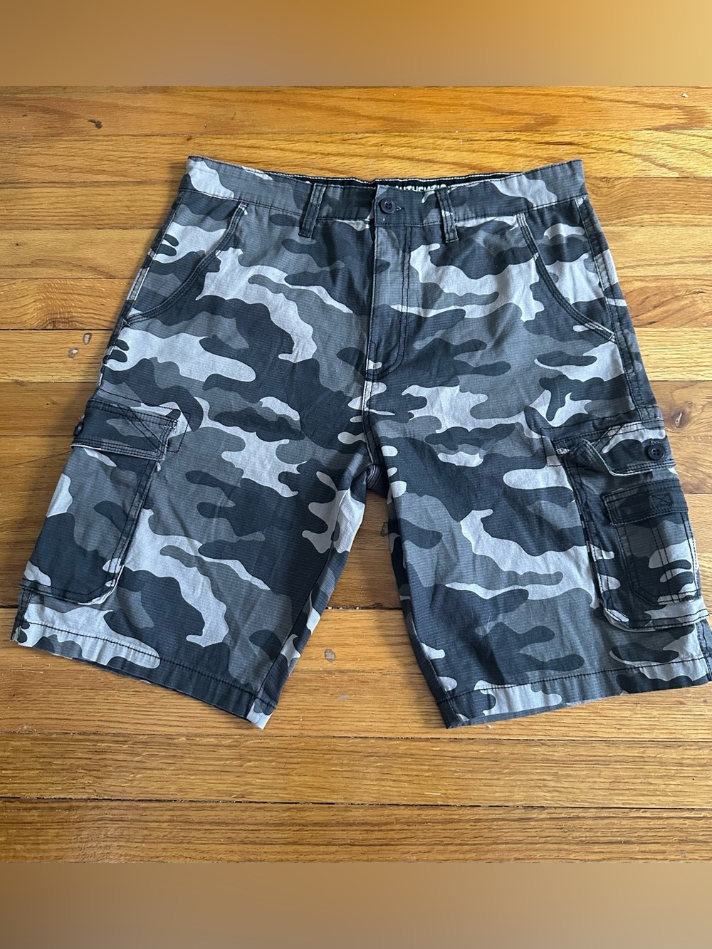 Men’s Monument gray and black cargo camo shorts size 34